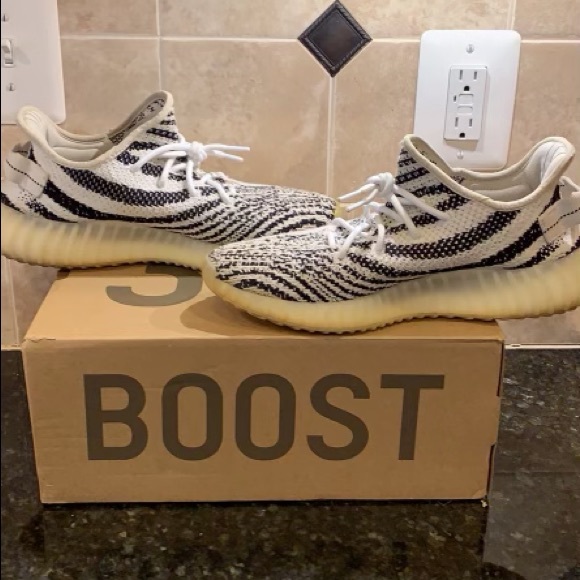 Yeezy Boost 350 V2 Zebra. - Picture 6 of 9